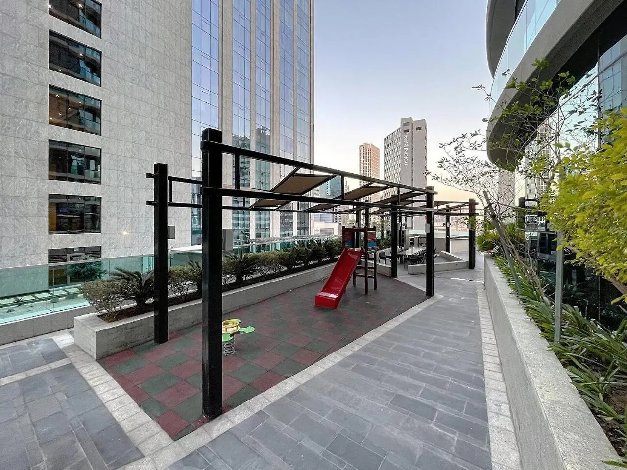 Upper Crest - Vibrant One Bedroom In Downtown Dubai 0*,